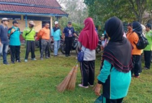 Kepala Disdikbud OKUT Pimpin Jumat Bersih di SDN 3 Cahya Negeri Semendawai