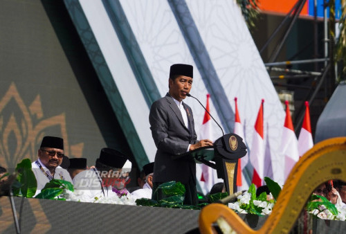 Presiden RI, Joko Widodo berpidato di Lapangan Gor, Sidoarjo, Jawa Timur, Selasa (7/2/2023). Kegiatan yang diikuti puluhan ribu warga nahdiyyin tersebut dalam memperingati Harlah NU 1 Abad.