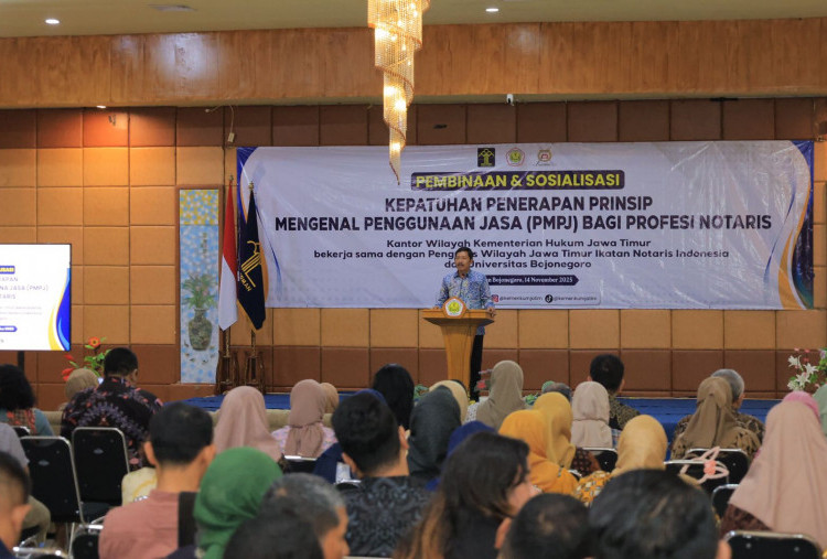  Ratusan Notaris Bakorwil Bojonegoro Ikuti Pembinaan Kepatuhan PMPJ