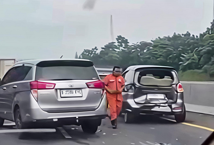 Kurang Jaga Jarak, Kecelakaan Beruntun di Tol Cikampek Libatkan Bus hingga Mobil