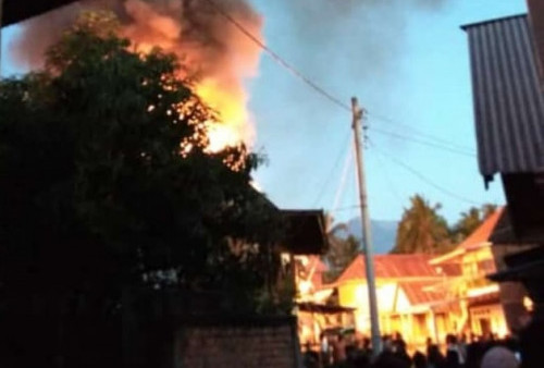 Kebakaran di Sleman Ulu Muara Pinang, Tiga Rumah Hangus Terbakar