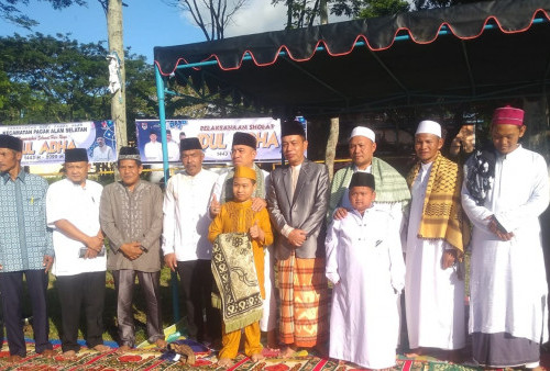 Ribuan Jemaah Salat di Alun-alun Selatan Pagaralam