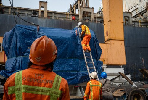 Pemuatan berhasil dilakukan di under deck dua kapal, yaitu MV Adams untuk 2 unit Transformer dan 1 unit lainnya dimuat di MV. GSL Vinia, dengan port of destination Tanjung Pelepas, Malaysia. Dan diperkirakan hingga awal tahun depan (2024) masih akan ada 3 muatan kargo serupa yang dimuat melalui TPS. “Terima kasih atas kepercayaan yang diberikan kepada TPS untuk penanganan proses pengiriman ini, TPS turut senang dan bangga karena pengiriman ini juga menjadi bukti bahwa produk anak bangsa sukses meraih pasar internasional” ujar Erika menambahkan.