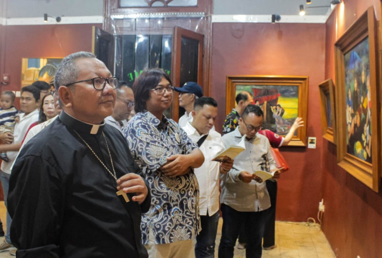 Uskup Surabaya Agustinus Tri Budi Utomo Buka Pameran Sabda Telah Menjadi Rupa, Karya Dua Imam Katolik