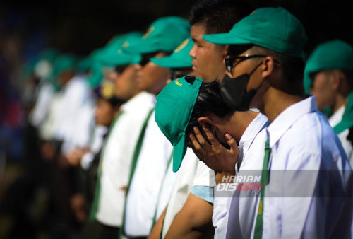 Mahasiswa baru (Maba) mengikuti Masa Pengenalan Kampus Mahasiswa Baru (MPKMB) di kampus Universitas Wijaya Kusuma Surabaya (UWKS), Jawa Timur, Senin, 4 September 2023. MPKMB UWKS angkatan ke-43 diikuti 968 mahasiswa baru dari tiga jalur, reguler dan Karti Indonesia Pintar (KIP) dan Kemitraan Negara Berkembang (KNB) yang datang dari berbagai daerah di Indonesia dan tiga mahasiswa dari negara asing antara lain Zimbabwe, India dan Pakistasn itu dengan tema Menumbuhkan Tunas Bangsa yang Unggul, Resilien dan Berkarakter Menuju Kejayaan Agromaritim. (Julian Romadhon/Harian Disway)
