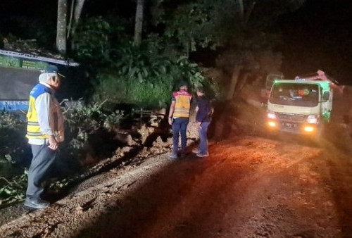 Sempat Tertutup Akibat Gempa, Ruas Jalan Cianjur - Cipanas Dibuka Kembali 