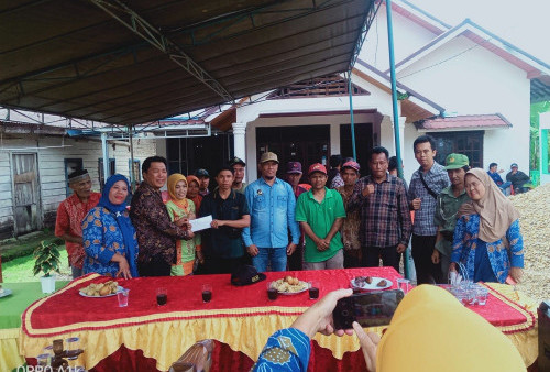 Forum Kades Merapi Barat Bantu Warga Tertimpa Angin Puting Beliung