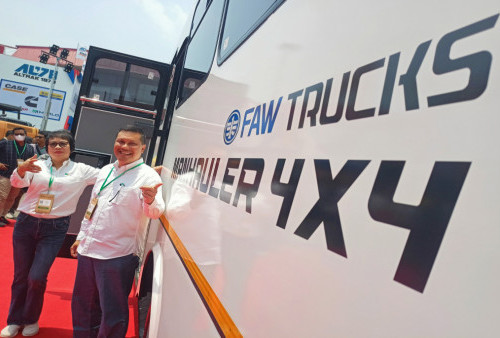 Frankie Makaminang (kanan) President Direktur PT Gaya Makmur Mobil  (GMM) dan Surijani, Direktur Sales Marketing PT Gaya Makmur Mobil.  GMM  sole distributor dari 
FAW di Indonesia,  menjadi satu-satunya distributor truk China 
dan telah mendistribusikan lebih dari 4500 unit FAW Trucks ke seluruh Indonesia. (Raka Denny/Harian Disway)