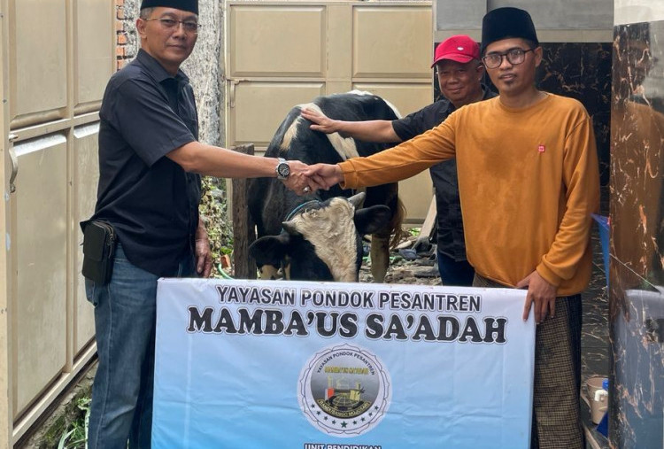 PDIP Jatim Salurkan 468 Sapi Kurban, Mojokerto Serahkan ke Ponpes Mamba’us Sa’adah