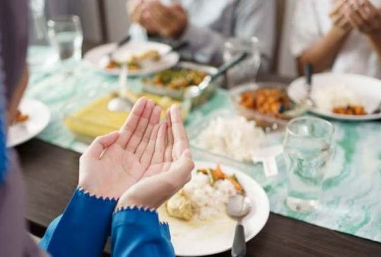 Anjuran Sunnah, Minum Dahulu untuk Menyegerakan Berbuka Sebelum Berdoa