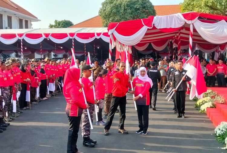 Gubernur Jatim Lepas Ekspedisi Puncak Arjuno 2026, Usung Misi Tanam Pohon dan Sapu Bersih Sampah
