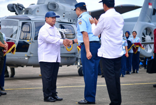 Dampingi Prabowo Serah Terima Pesawat, Jokowi Jelaskan Keunggulan Hercules C-130J-30