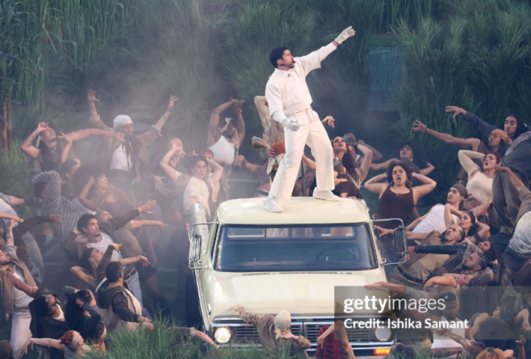 Makna Outfit Bad Bunny di Super Bowl 2026, Misteri Zara dan Angka 64