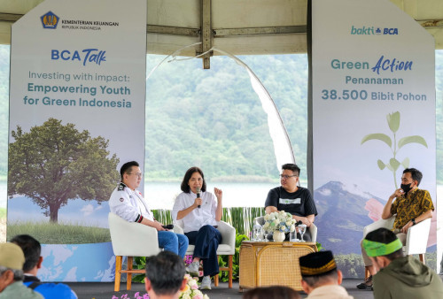 Kegiatan 
tersebut merupakan salah satu perwujudan komitmen BCA untuk senantiasa aktif dalam usaha 
pelestarian lingkungan.
Aksi penanaman pohon tersebut merupakan rangkaian dari kegiatan edukasi finansial BCA Talk yang 
bertajuk 