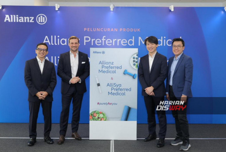 (ki-ka:) Elmie A. Najas, Direktur Utama Allianz Life Syariah Indonesia; Alexander Grenz, Country Manager & Direktur Utama Allianz Life Indonesia; Cheang Khai Au, Chief Product Officer Allianz Life Indonesia; serta Himawan Purnama, Chief Agency Officer Allianz Life Indonesia, berfoto bersama dalam peluncuran asuransi kesehatan Allianz Preferred Medical dan AlliSya Preferred Medical (APM). Produk APM dirancang untuk memberikan perlindungan kesehatan dengan peningkatan premi yang lebih stabil dan terukur di masa mendatang.
