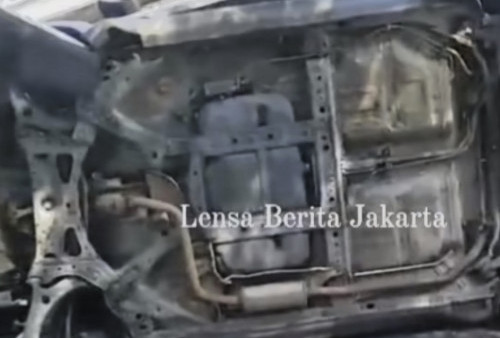 Mobil Kecelakaan Viral, Diduga Nabrak Pohon di Jakarta Timur
