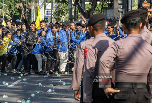 Aksi Demo PMII Jatim Ricuh