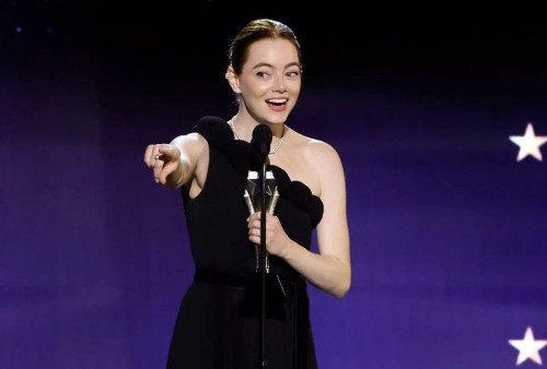 Emma Stone Raih Trofi Critics’ Choice Awards, Reaksi Ryan Gosling Bikin Salfok