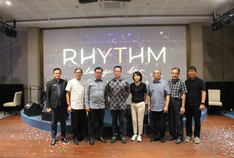 Grand Whiz Hotel Praxis Surabaya Resmikan RHYTHM Lounge & Bar, Destinasi Hangout Baru Bernuansa Nostalgia
