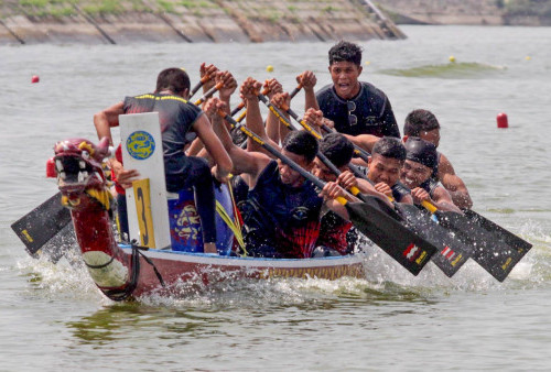 Atlet Dayung Brigif 2 Marinir Ikuti Lomba Dayung Perahu Naga