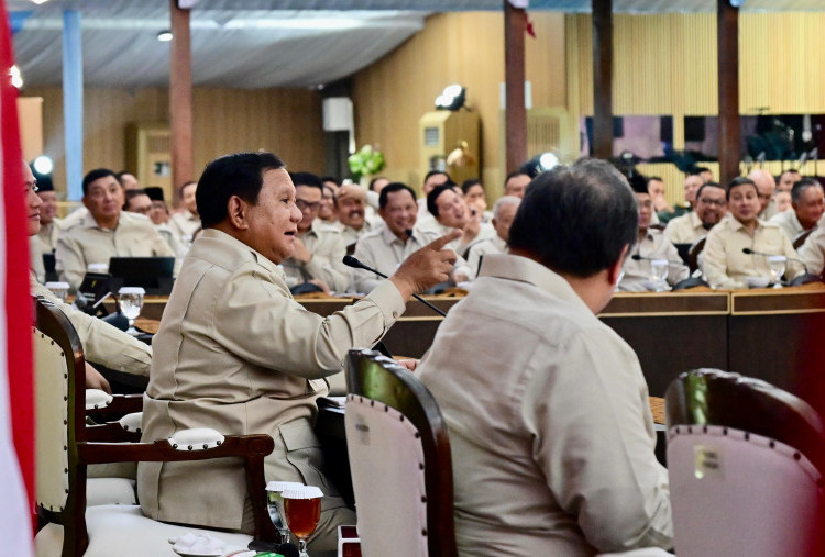 Prabowo Instruksikan Menteri Bekerja Lebih Cepat, Cerdas dan Berpikir Out of The Box