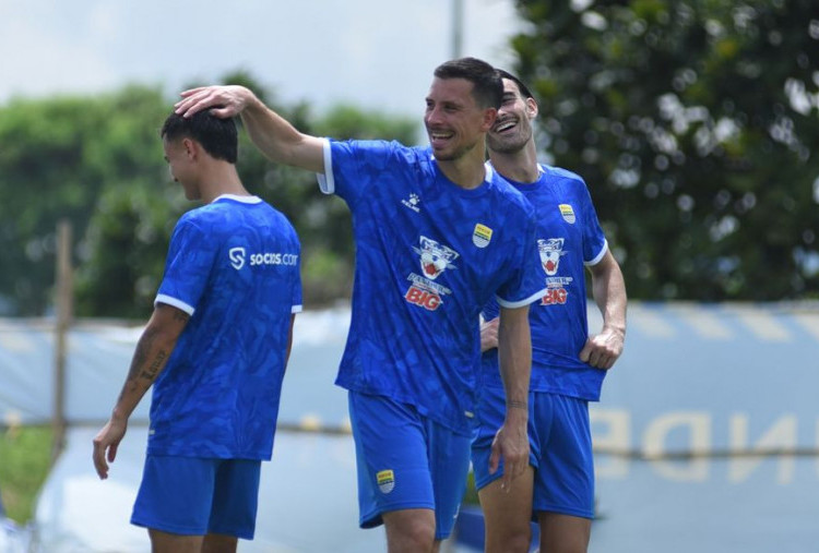 Penuh Emosi Usai Debut, Tom Haye Ungkap Alasan Pilih Persib Bandung