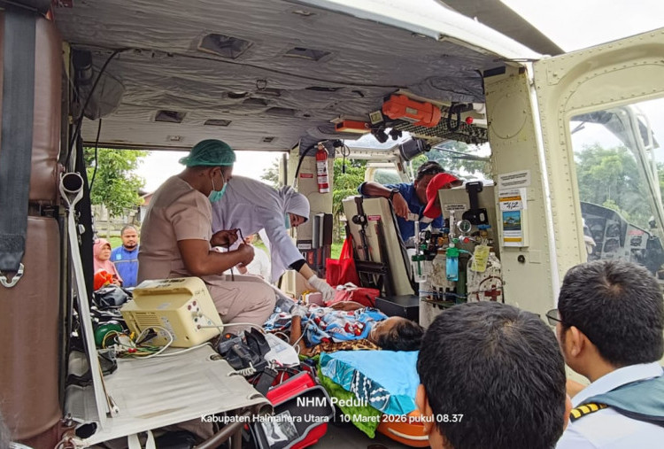 Lawan Keterbatasan Akses, NHM Peduli Evakuasi Pasien Kritis Tobelo Pakai Helikopter