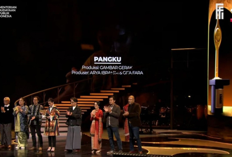 Reza Rahadian dan Persembahan Cintanya untuk Perempuan lewat Pangku: Empat di BIFF, Empat di FFI