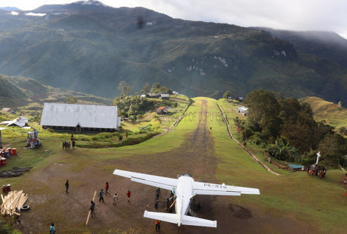 Banyak Pesawat Ditembaki KKB, Kemenhub Pastikan Bandara-Bandara di Papua Tetap Beroperasi  