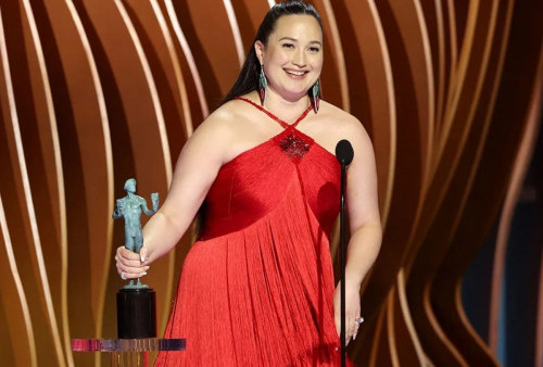 Sejarah! Lily Gladstone Jadi Native American Pertama yang Menang Aktris Terbaik SAG Awards
