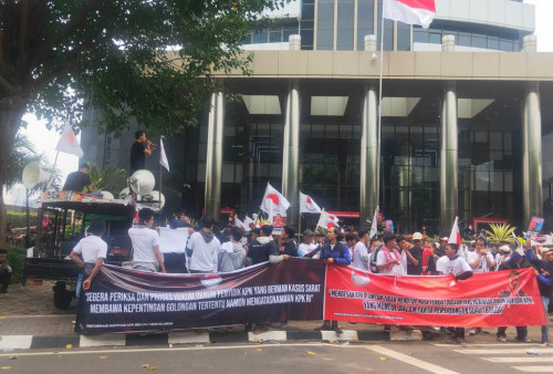 Massa Demo di Depan Gedung Merah Putih: Kembalikan Marwah KPK