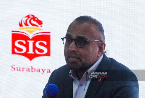 Mr. Jaspal Sidhu, Founder & Chairman of SIS group of schools, menjelaskan strategi pendidikan di Merlion School Surabaya, Jawa Timur, Sabtu, 2 September 2023. Dalam rangka meningkatkan kualitas pendidikan dan mencetak generasi bangsa yang hebat di abad 21, Merlion School melakukan kerjasama strategis dengan SIS Group of Schools. SIS Group of Schools secara resmi memperkenalkan SIS Surabaya yang menjadi sebuah tonggak baru pendidikan bagi masyarakat Surabaya. (Nadia Aliya/Harian Disway)
