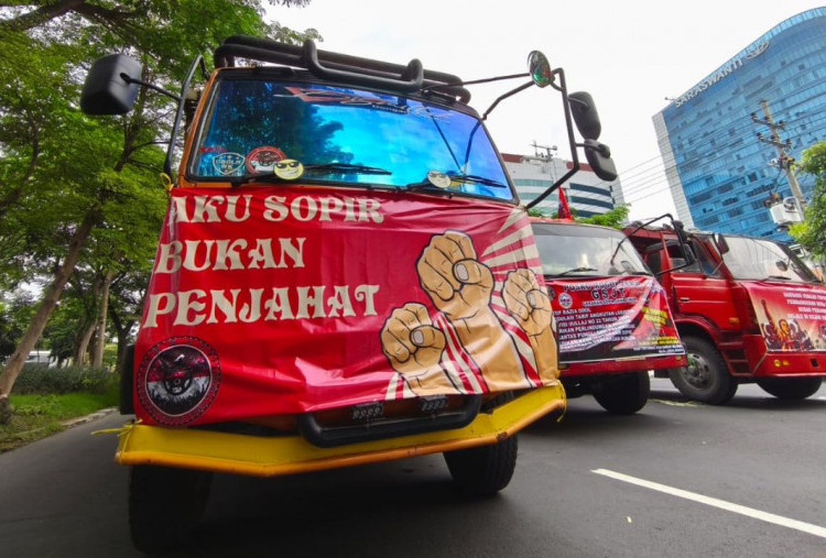 Mengapa Sopir Truk Demo di Surabaya? Ini Penjelasan Aptrindo!