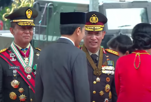 Jokowi Ketahuan Tak Salami Kapolri di HUT TNI, Mirip Momen Lawas Megawati-Surya Paloh?