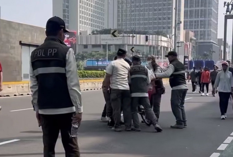 Satpol PP DKI Minta Maaf Usai Penertiban Paksa Pedagang Es Krim di CFD Viral