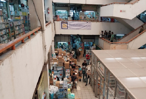 Pedagang di Pasar Pramuka Tanggapi Larangan Minum Obat Sirup: Pemerintah Jangan Buru-buru, Buktikan Dulu