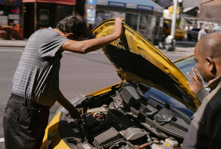 5 Tips Mencegah Overheat Radiator Mobil saat Terjebak Macet