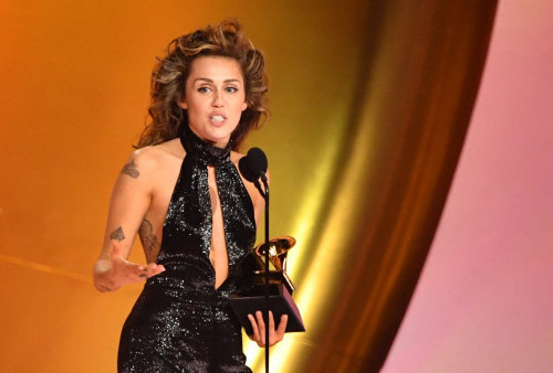 Akhirnya! Flowers Antar Miley Cyrus Rebut Piala Grammy Perdana, Cerita tentang Kupu-Kupu