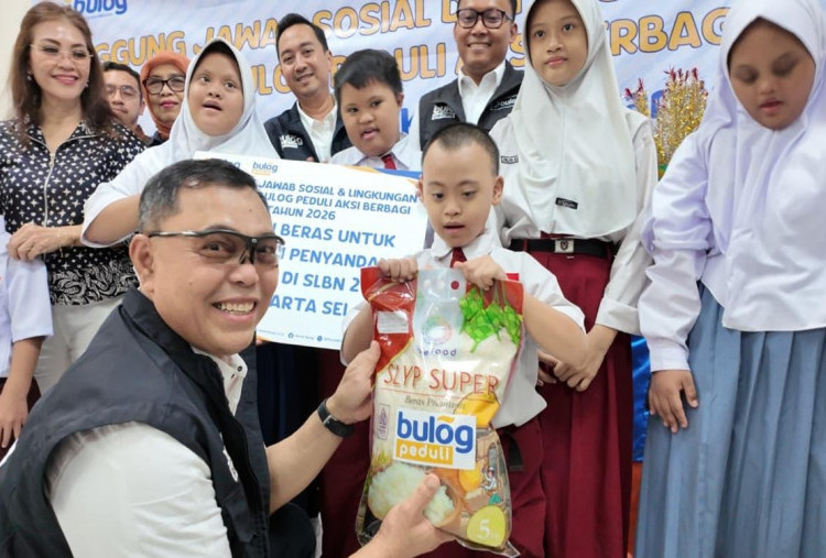 Peringati Hari Anak Nasional, BULOG Salurkan 500 Paket Beras bagi Siswa Penyandang Disabilitas