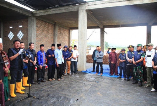 Kunker di Semendo Darat, Herman Deru Silaturahmi dengan Jemaah Masjid Baitul Jannah