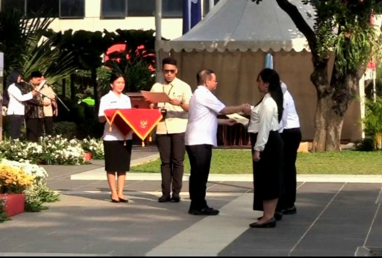 Pramono Serahkan 3.419 SK CPNS DKI Jakarta: Resmi Bekerja 2 Juni 2025