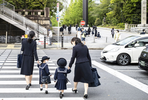 Ada Aturan Warna Pakaian Dalam, Sekolah di Fukuoka Dituding Melanggar HAM