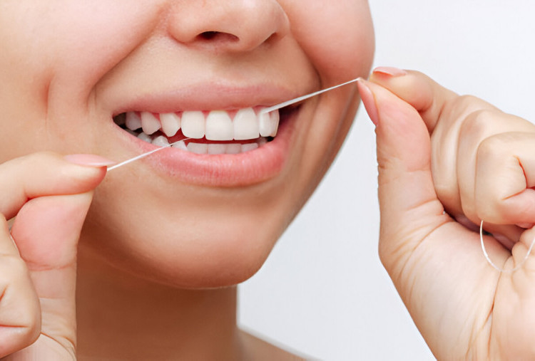 Sikat Gigi Saja Tidak Cukup, Saatnya Biasakan Flossing