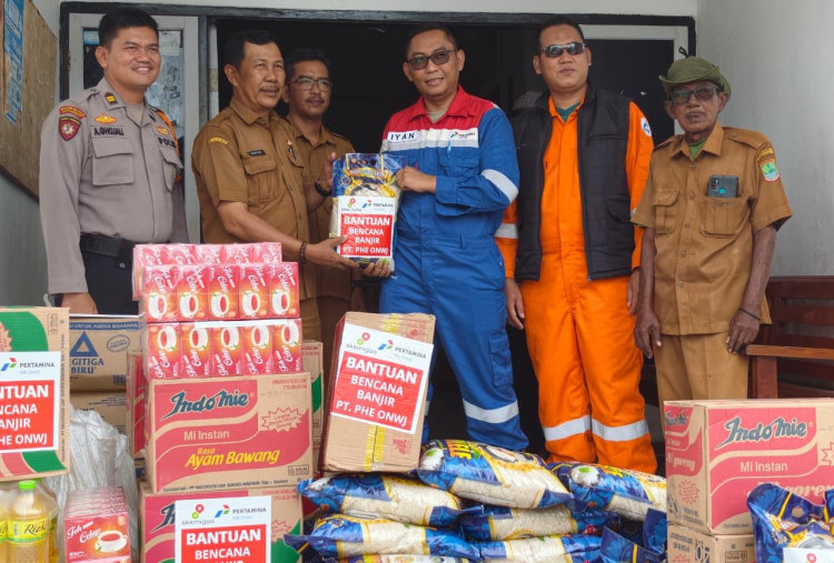 CSR Pertamina Bergerak, PHE ONWJ Distribusikan Logistik untuk Warga Terdampak Banjir Karawang