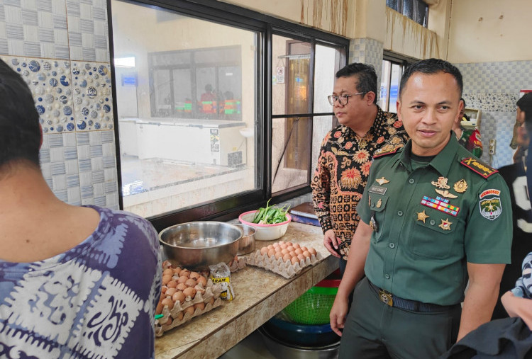 Cerita Karyawan di Balik Dapur Makan Bergizi Gratis, Dapat Gaji Rp3 Jutaan dan Dikontrak 5 Tahun