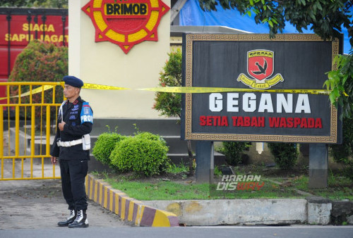 Petugas keamanan segera merespons kejadian tersebut dengan mengevakuasi area sekitar dan memastikan keselamatan petugas yang berada dilokasi. Beruntung, tidak ada korban jiwa dilaporkan dalam kejadian tersebut, meskipun beberapa orang dilaporkan mengalami luka ringan akibat pecahan kaca dan reruntuhan bangunan.