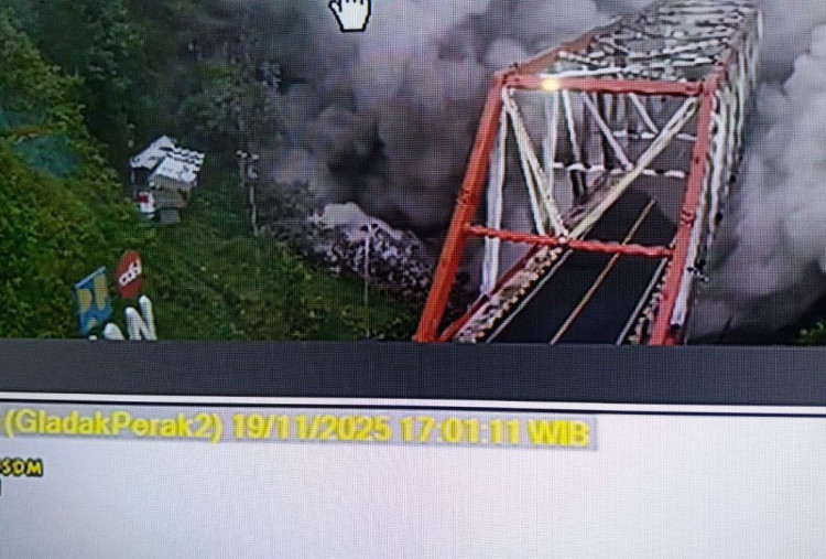 Status Gunung Semeru Naik Jadi Level IV (AWAS), Warga Diminta Segera Menjauh!