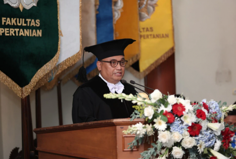 Jaka Widada Resmi Jadi Guru Besar Mikrobiologi UGM, Netizen Bilang ‘Ah Apa Hanya Perasaanku Saja?’