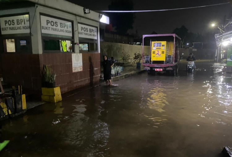 Banjir Kepung Pamulang, Ratusan Rumah Terendam hingga 1 Meter: Ratusan Kepala Keluarga Terdampak