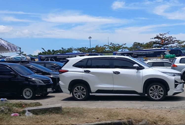 Tol Cikampek Utama Menuju Jakarta Makin Padat, Kendaraan Naik 50%, WFA Jadi Penyelamat